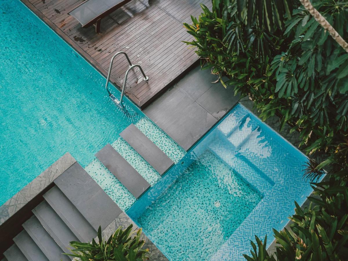 Urbana Langsuan Hotel Bangkok Luaran gambar A swimming pool
