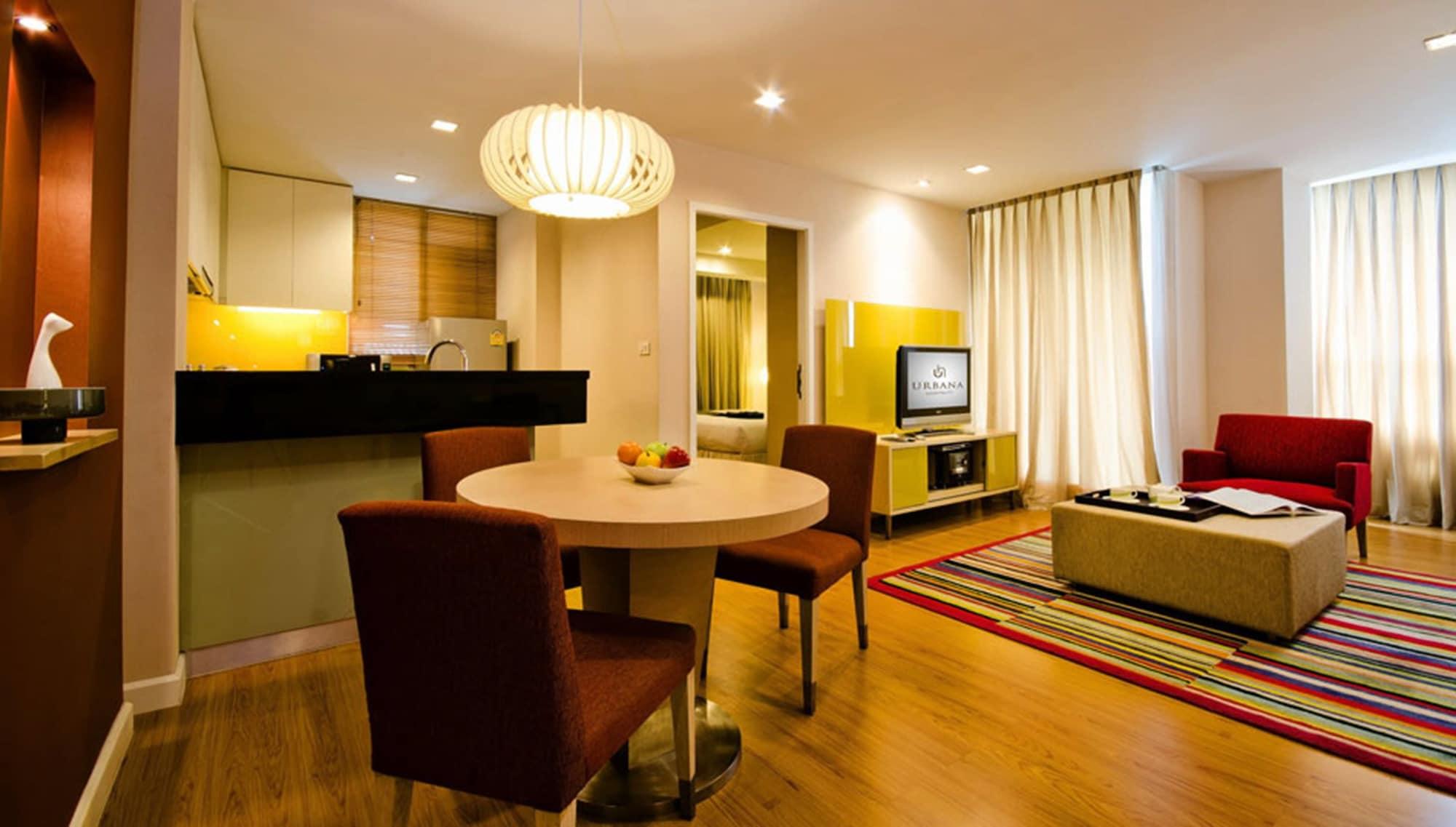 Urbana Langsuan Hotel Bangkok Luaran gambar A typical apartment at The Residence