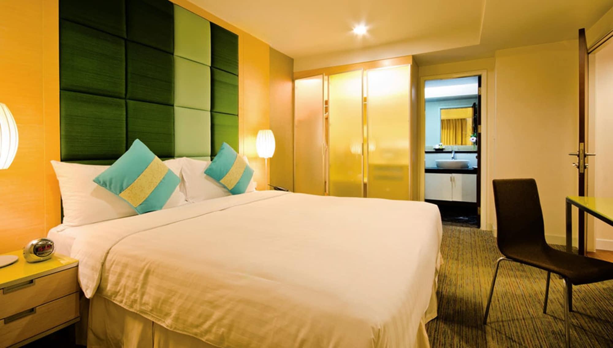 Urbana Langsuan Hotel Bangkok Luaran gambar A room at the hotel