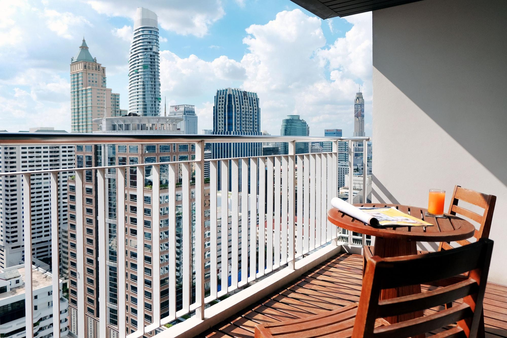 Urbana Langsuan Hotel Bangkok Luaran gambar A balcony
