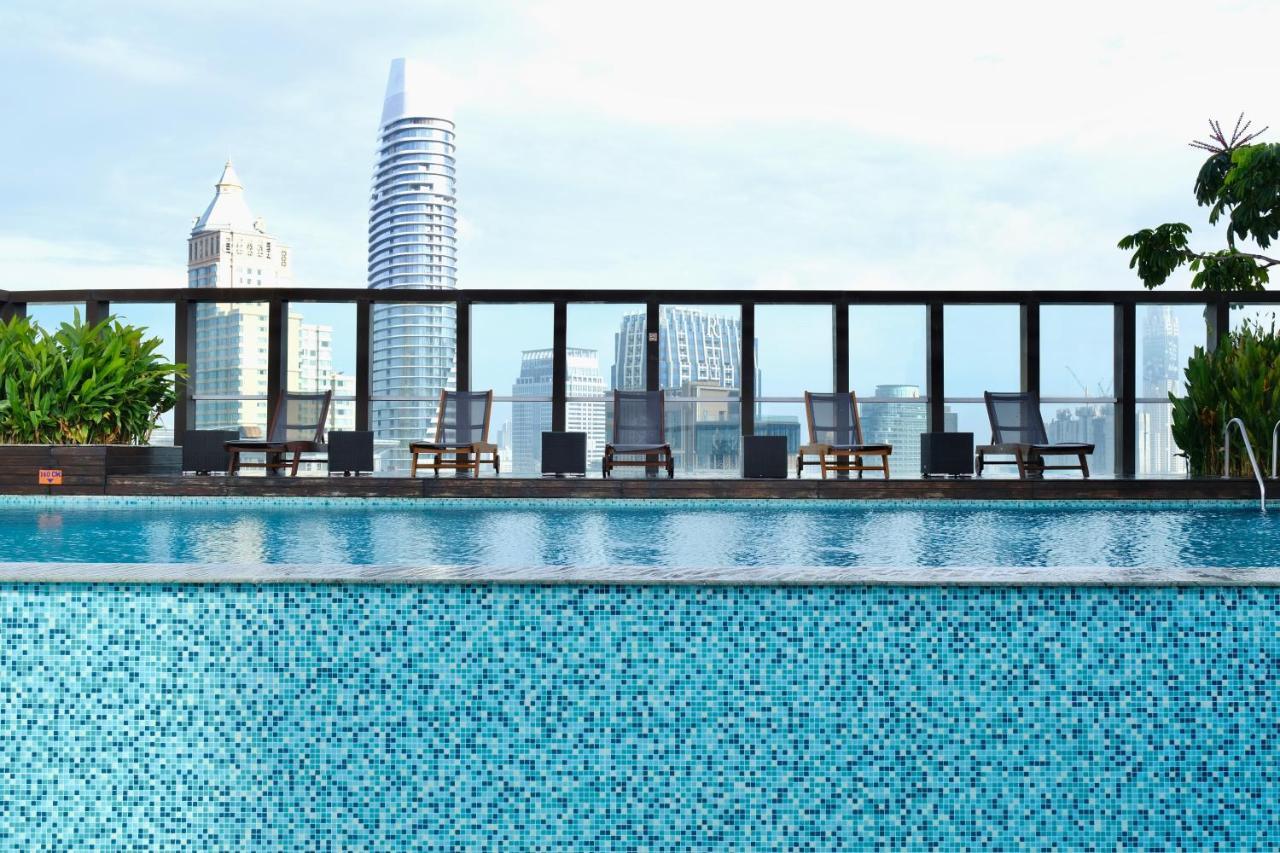 Urbana Langsuan Hotel Bangkok Luaran gambar The pool at the 33rd floor