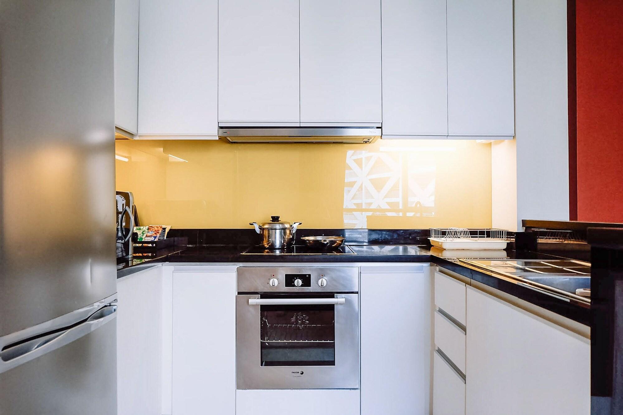 Urbana Langsuan Hotel Bangkok Luaran gambar A modern kitchen