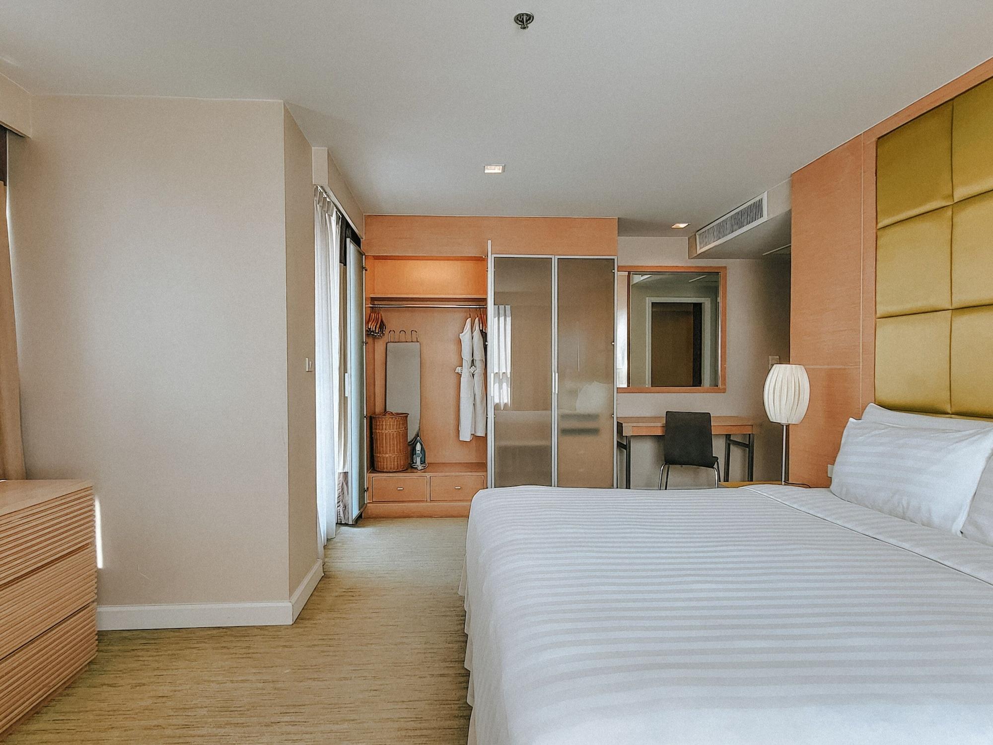 Urbana Langsuan Hotel Bangkok Luaran gambar A bedroom at the hotel