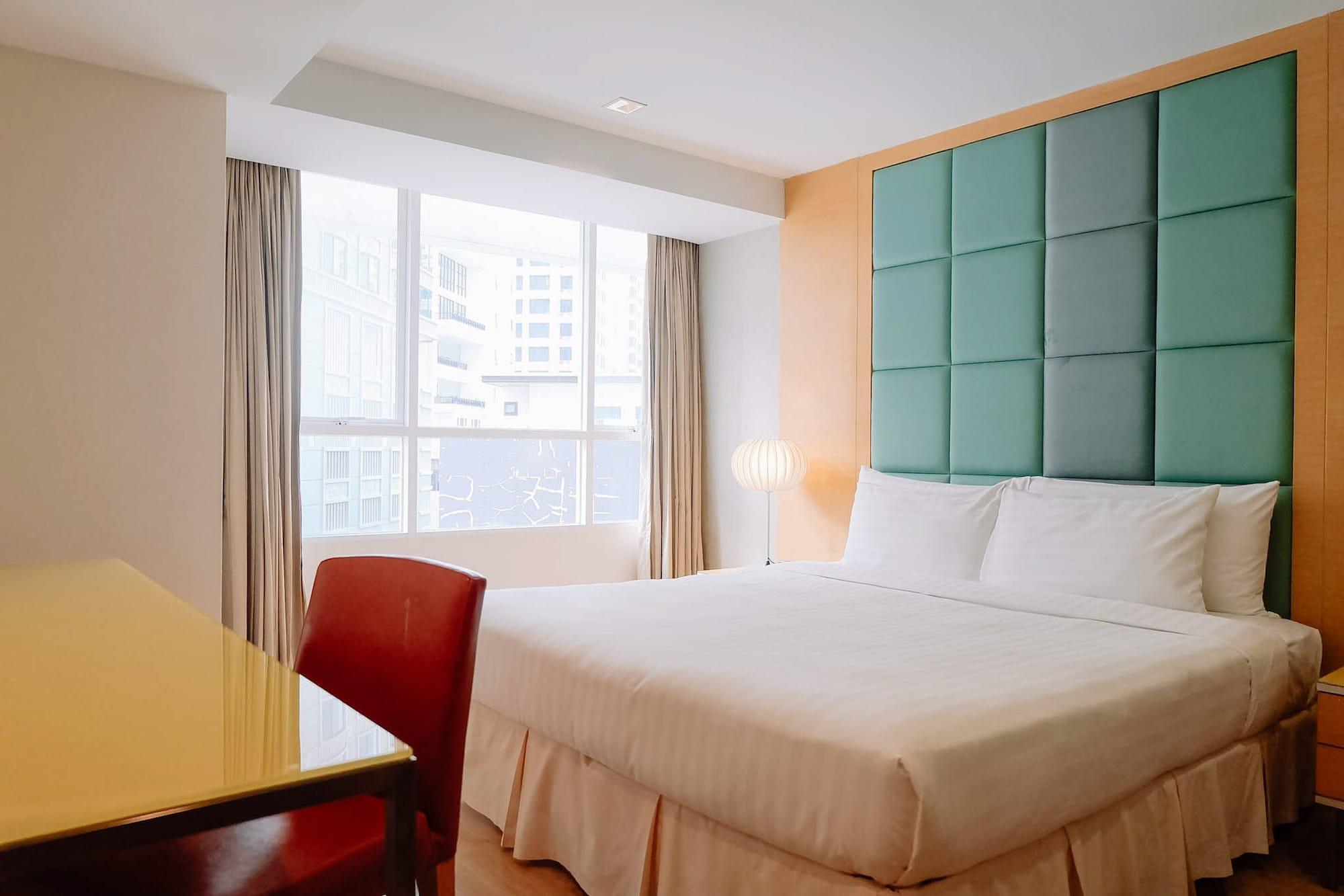 Urbana Langsuan Hotel Bangkok Luaran gambar A bedroom at the hotel