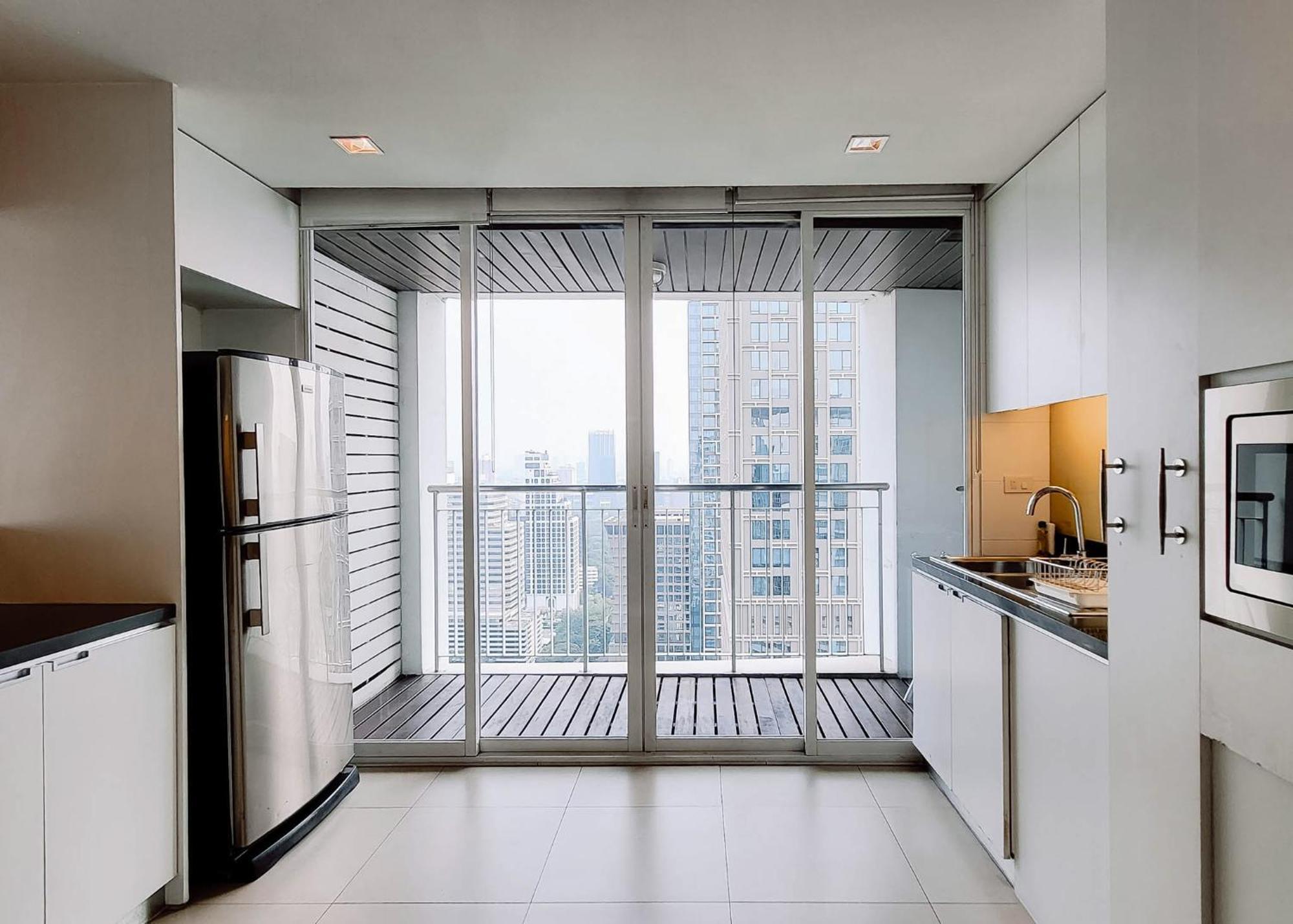 Urbana Langsuan Hotel Bangkok Luaran gambar A kitchen in a condominium