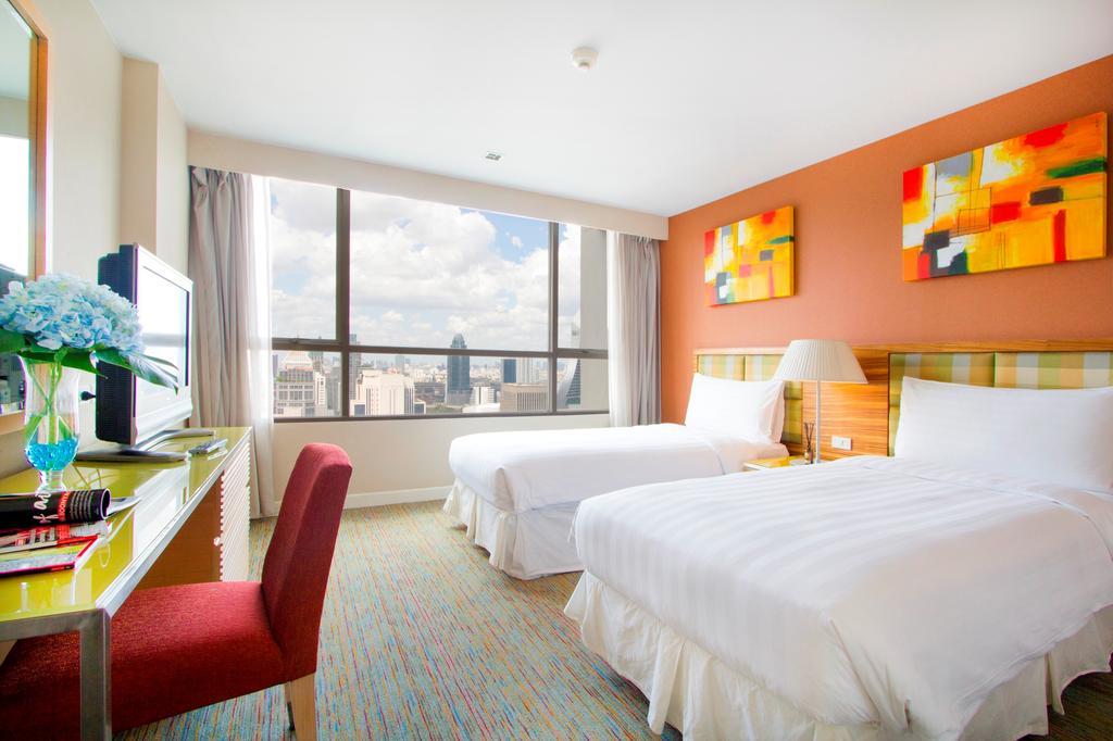 Urbana Langsuan Hotel Bangkok Luaran gambar A room at the hotel